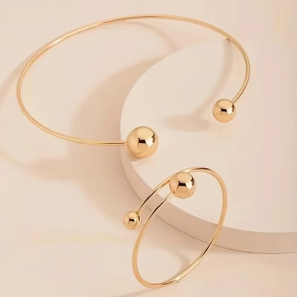 NEW Elegant Gold Jewelry Set.
